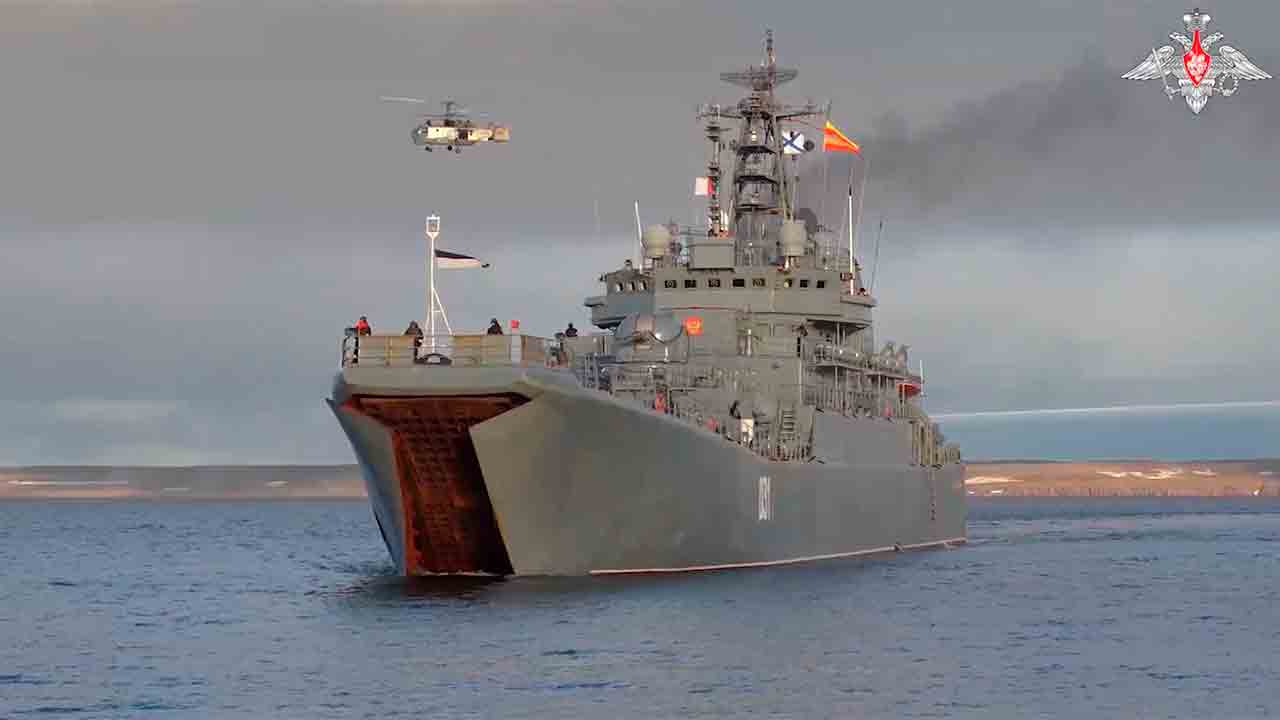Armada Utara Angkatan Laut Rusia lakukan latihan pendaratan pasukan di pulau Arktik. Telegram @mod_russia