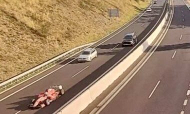 "Motorista de Ferrari fantasma" é finalmente preso após 6 anos fugindo das autoridades tchecas