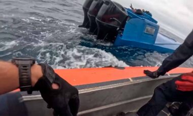 Vídeo mostra Guarda Costeira dos EUA interceptando “narco-submarino” no Pacífico com toneladas de cocaína. Instagram @uscg