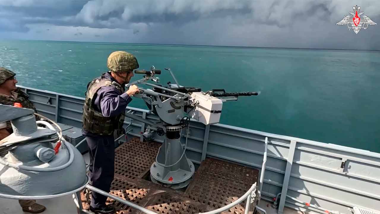 Den Kaspiske Flotille afslutter militære øvelser med mere end 15 skibe og 100 enheder udstyr. Telegram @mod_russia