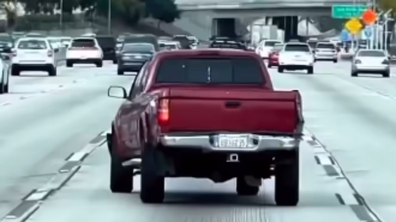 Toyota Tacoma é flagrada dirigindo em “itálico” e choca internautas