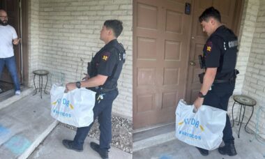 Policiais do Texas entregam pedido após prenderem entregador do Uber Eats