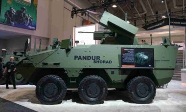 Pandur SHORAD: novo veículo de defesa aérea de curto alcance é revelado na AUSA 2025