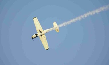 Queda misteriosa de aeronave perto da Área 51 leva a investigação conjunta com o FBI