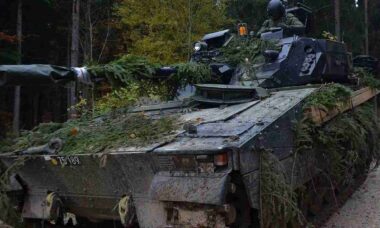 Dinamarca comprará novos veículos CV90 e pode enviar os antigos para a Ucrânia