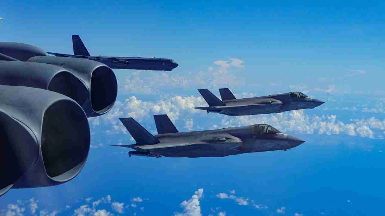 Des F-35B américains escortent des bombardiers B-52 lors d'une mission de démonstration près du Venezuela