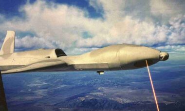 MQ-20 Avenger é mostrado com laser no nariz em conceito de drone de combate autônomo