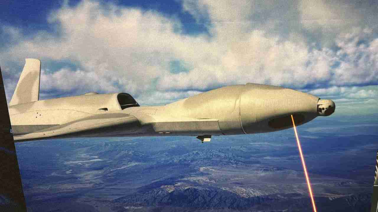 MQ-20 Avenger é mostrado com laser no nariz em conceito de drone de combate autônomo