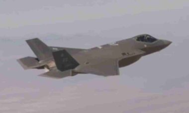 Lockheed Martin fechará produção de 296 caças F-35 nos Lotes 18 e 19 com entregas em 2026