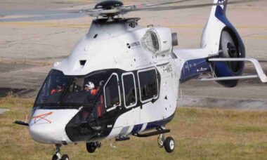França recebe helicóptero H160 de nova geração para treinamento e testes de voo