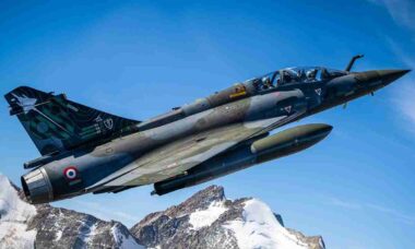 França moderniza caças Mirage 2000D para transformá-los em caçadores de drones
