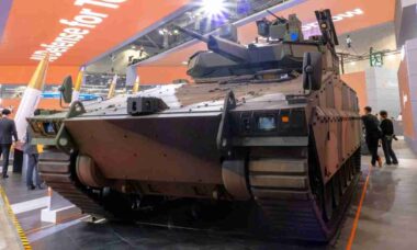 Coreia do Sul apresenta K-NIFV, veículo de combate de infantaria de nova geração