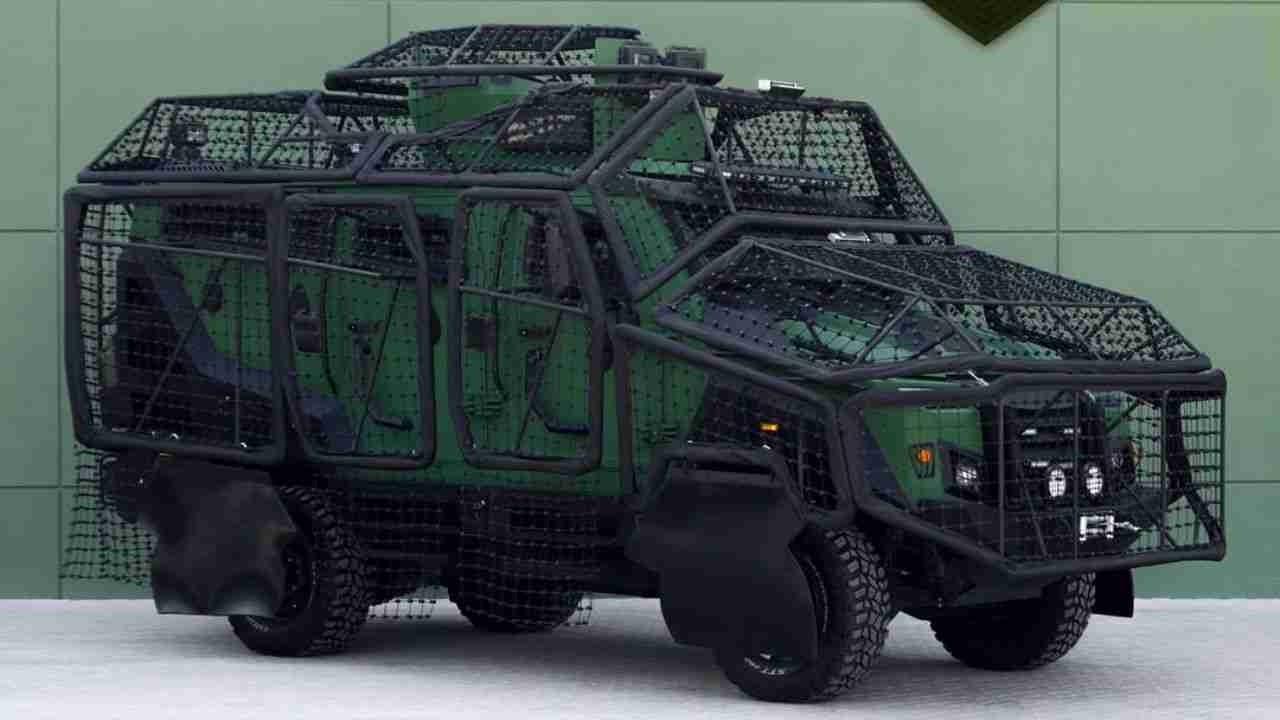 Emirados lançam blindado com proteção contra drones para reforçar segurança em combate