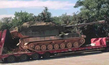 Nova artilharia chinesa PLZ-051B é flagrada e mostra avanços em automação militar