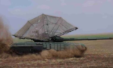 China patenteia toldo antidrone para tanques inspirado em tecnologia ucraniana