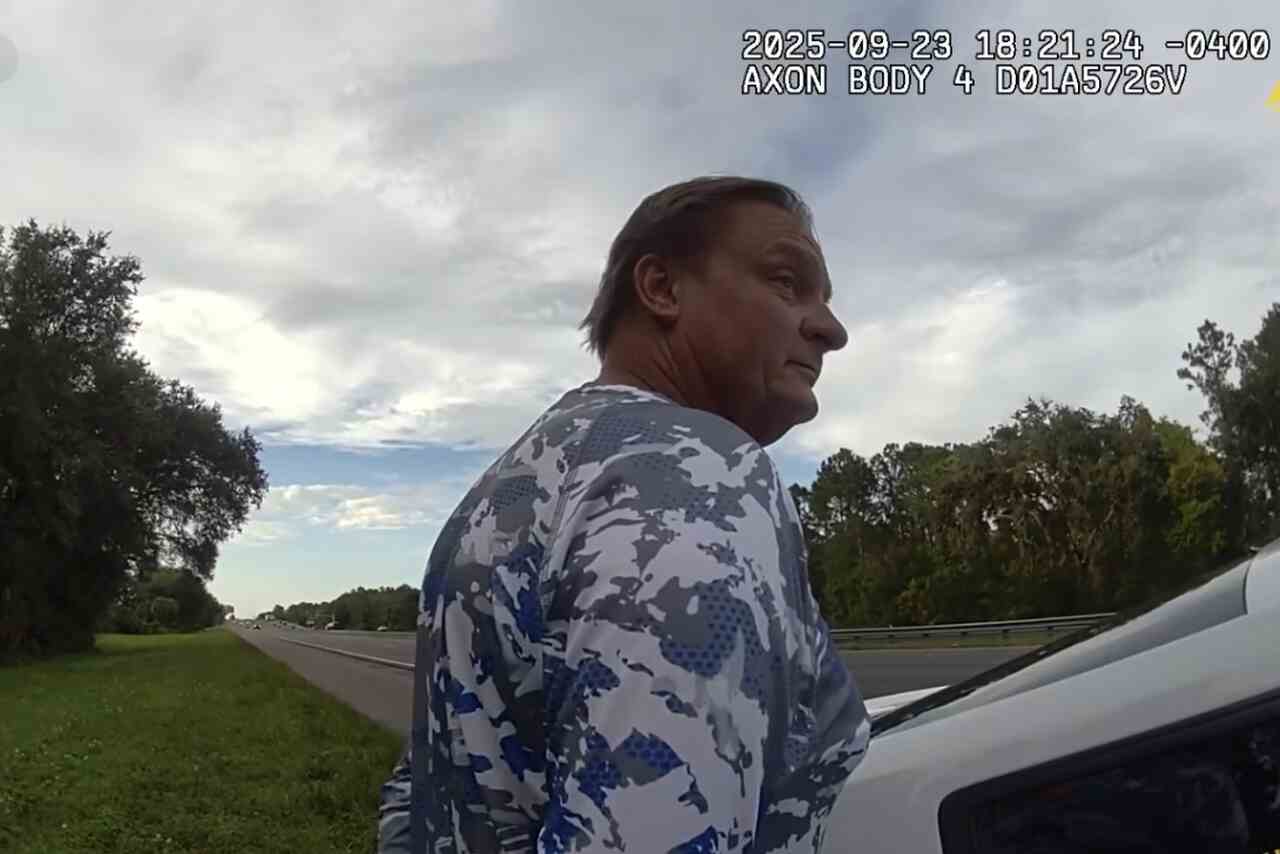 Man geeft zijn kapsel de schuld nadat hij met meer dan 160 km/u op een snelweg in de VS is betrapt