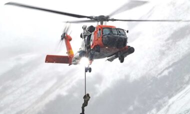 Guarda Costeira dos EUA receberá nova variante dos helicópteros MH-60
