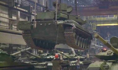 Rússia planeja consertar e modernizar mais de 800 tanques T-72 na próxima década