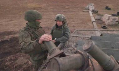 Rússia testa sistema artesanal antidrones baseado em lançadores de cortinas de fumaça. Foto: Zvezda