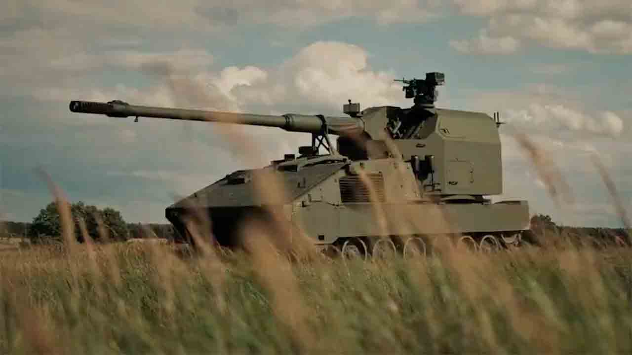 KNDS Deutschland unveils the new RCH 155 TRACKED, the tracked version of the RCH 155 self-propelled howitzer. Photo: KNDS