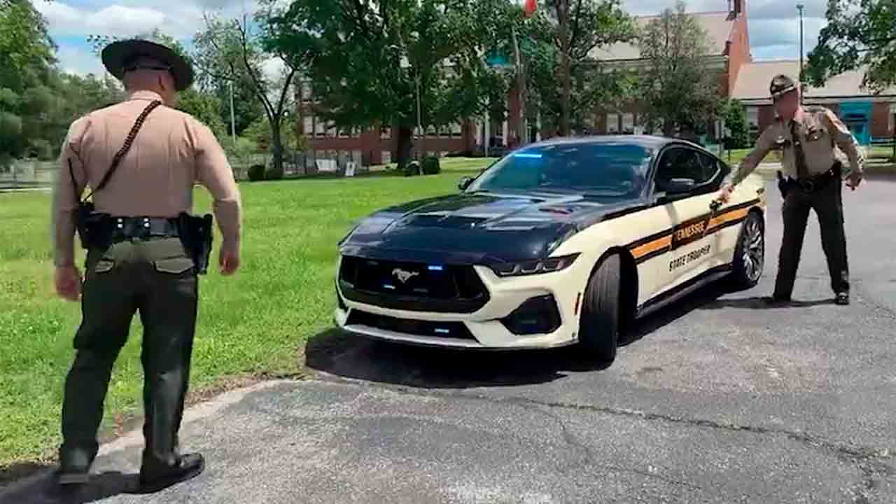 Ford Mustang. X @TNHighwayPatrol