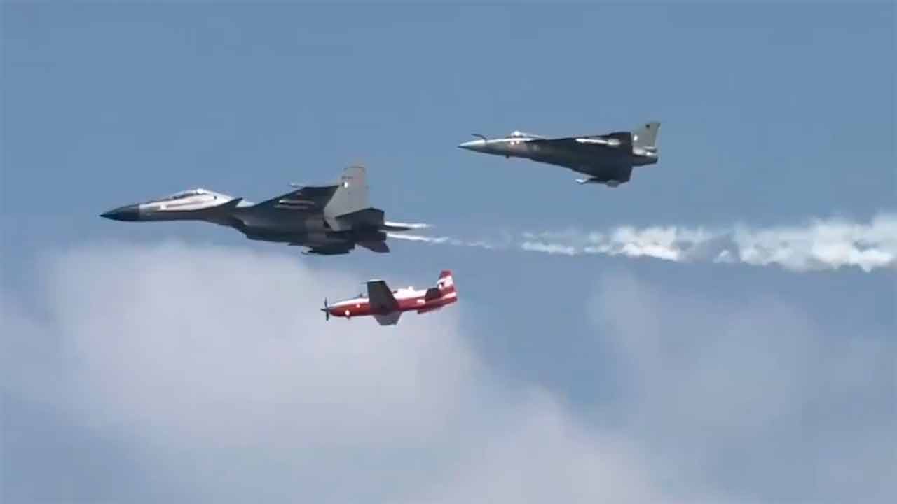 Light fighter Tejas Mk-1A during the inauguration ceremony of HAL's new assembly line in Nashik. Photo: HAL/Press Release