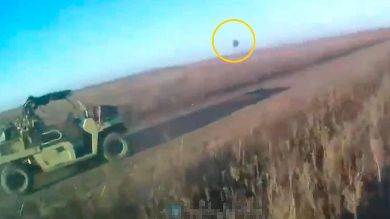 Orosz katonák által elhagyott Desertcross 1000-3, mielőtt egy ukrán FPV drón eltalálta. Fotó: Telegram