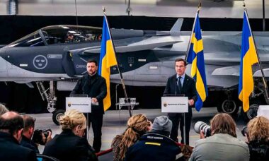 Suécia aprova venda de mais de 100 caças Gripen E para a Ucrânia. Instagram: @zelenskyy_official, @kristerssonulf