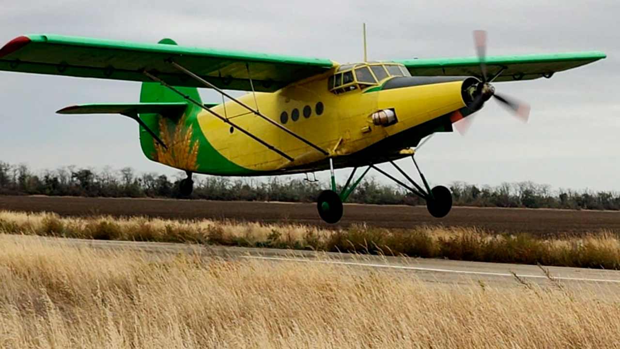 ロシア、Mi-8ヘリコプターのエンジンを搭載したクラシック機An-2をテスト飛行。Telegram @takeoff_ru