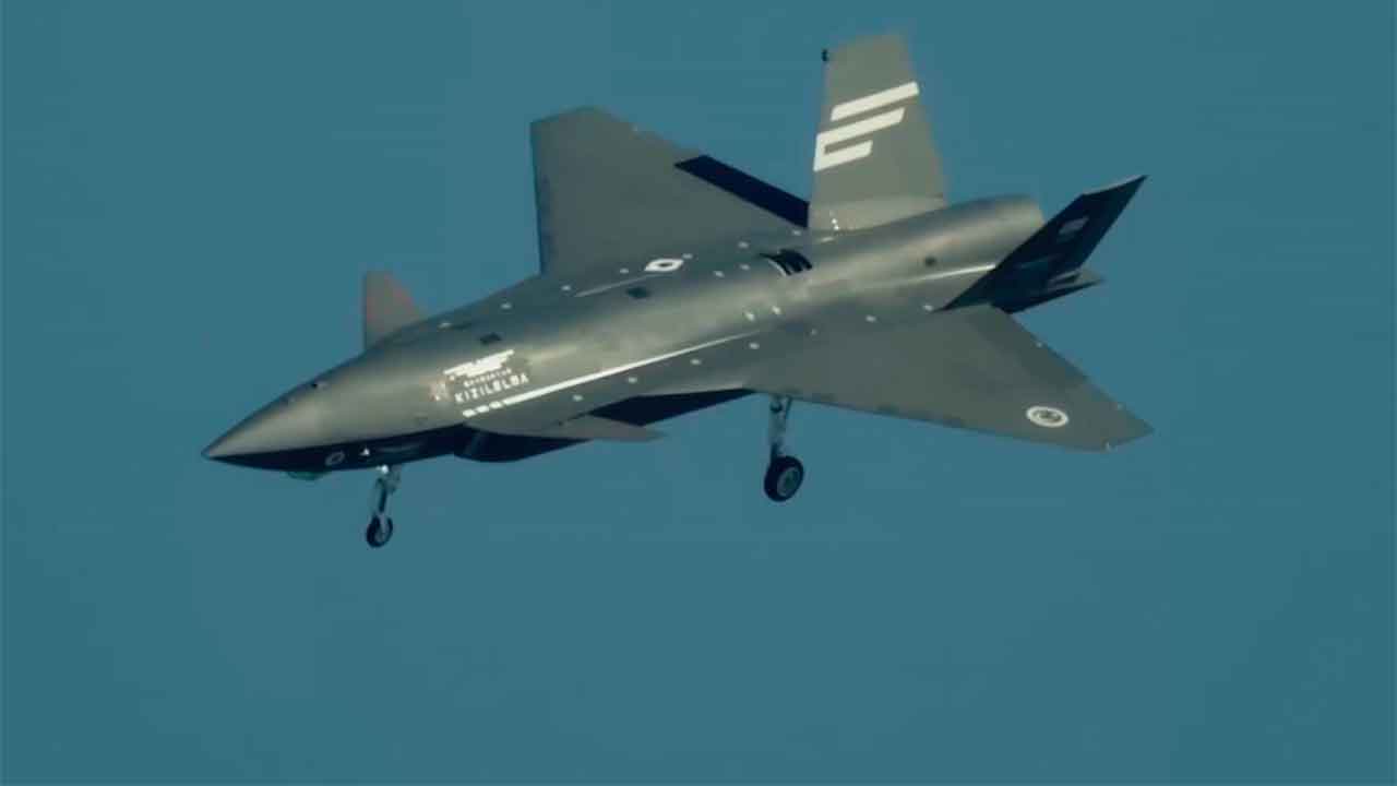 Bayraktar KIZILELMA utstyrt med ASELSANs MURAD 100-A AESA-radar. Foto: Baykar