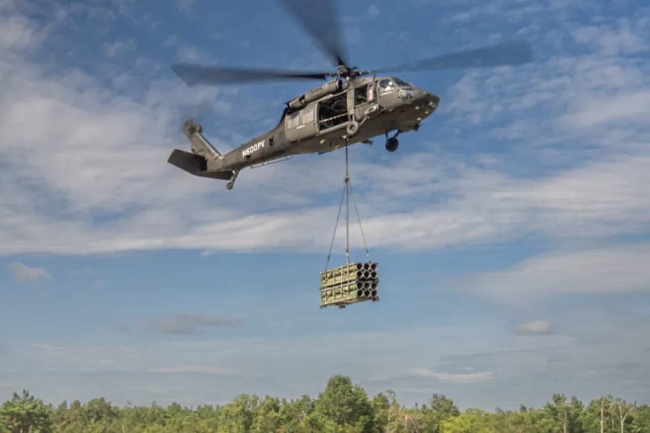 US Militærøvelse Tester UH-60 Black Hawk Helikopteren