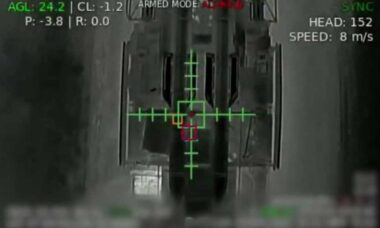 Drone ucraniano pousa sobre sistema russo Buk-M1 e viaja 15 km antes de ser descoberto. X @OSINTWarfare