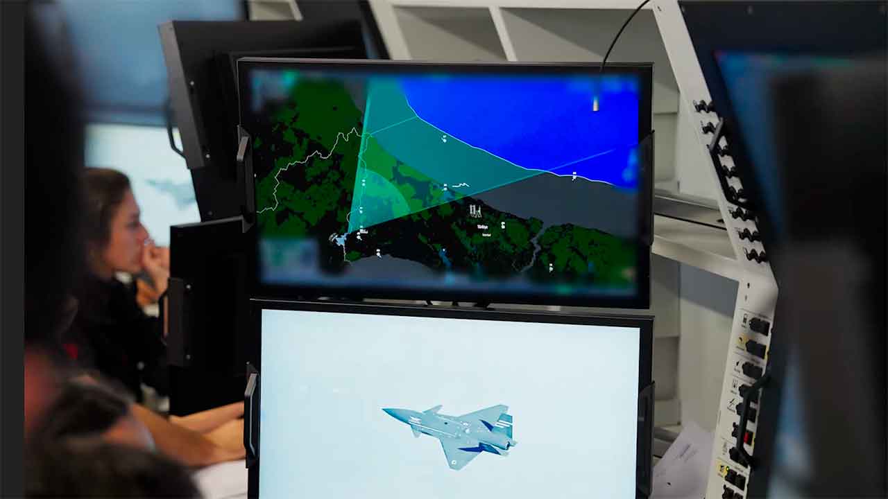 Bayraktar KIZILELMA utstyrt med ASELSANs MURAD 100-A AESA-radar. Foto: Baykar