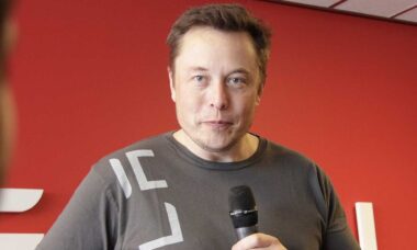 Elon Musk ameaça sair da Tesla se não receber bônus de US$ 1 trilhão
