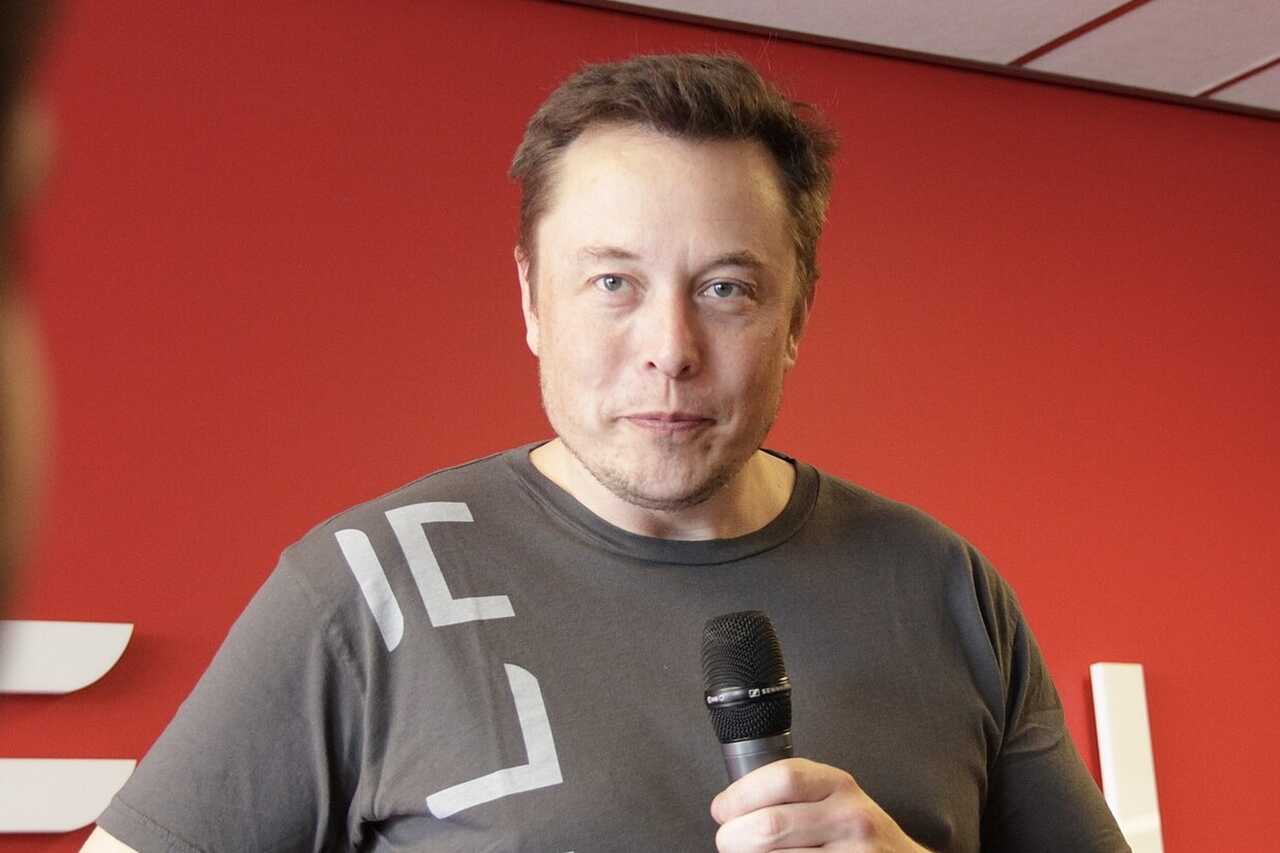 Elon Musk threatens to leave Tesla if he doesn't receive $1 trillion bonus