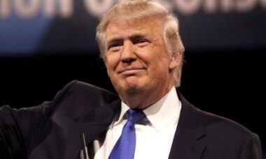 Trump anuncia compra de 28 bombardeiros B-2 em meio a temores de Terceira Guerra Mundial