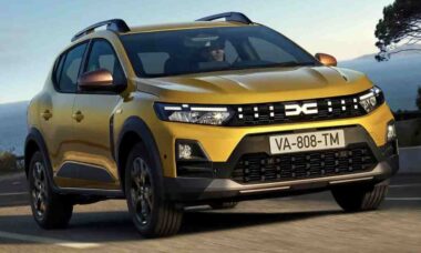Dacia finalmente anuncia versão híbrida do Sandero para 2026