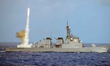 Japão envia destróier Chōkai aos EUA para receber capacidade do míssil Tomahawk. Foto: JMSDF
