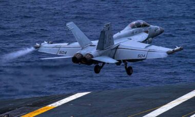 F/A-18F Super Hornet decolandio do porta-aviões USS Nimitz - Foto ilustrativa: Wikimedia