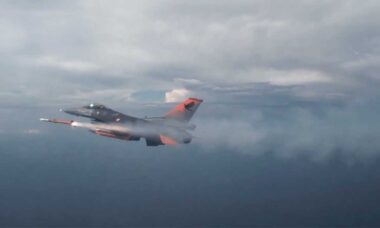 Vídeo: F-16 turco testa mísseis ar-ar do projeto GÖKTUĞ. X @SavunmaSanayiST