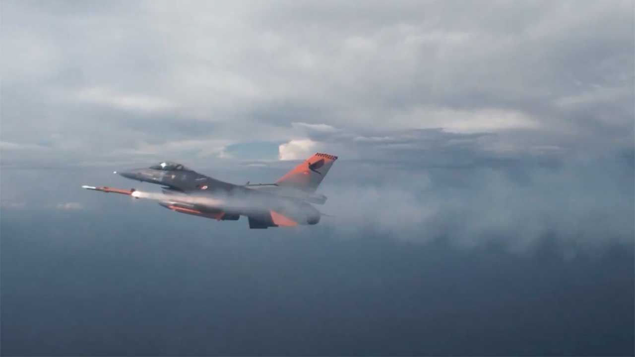 Vídeo: F-16 turco testa mísseis ar-ar do projeto GÖKTUĞ. X @SavunmaSanayiST