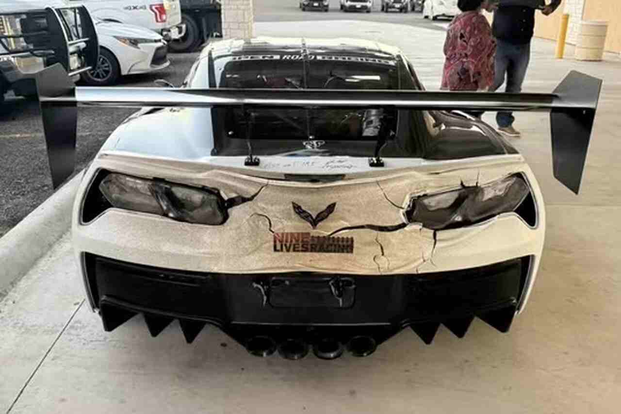Corvette ZR1 fica com a traseira derretida após participar de corrida de rua no Texas