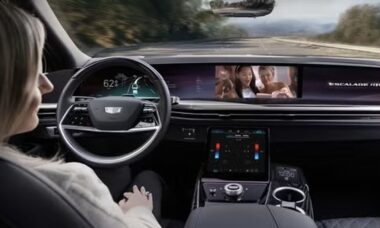 GM anuncia novo Super Cruise com modo de direção "sem olhar" para 2028