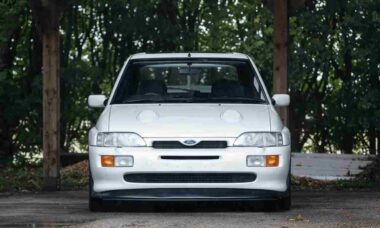 Ford Escort 1997 pode ser arrematado por US$ 200 mil em leilão