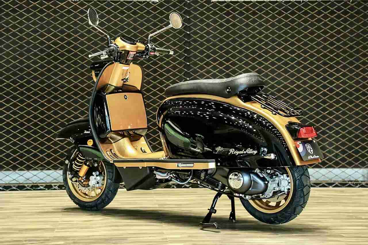 Conheça a Royal Alloy JPS 350, lambreta retrô que lembra Vespa antiga