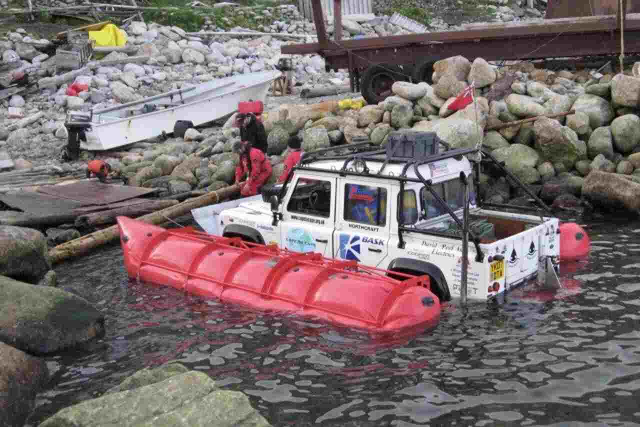 Modifizierter Land Rover Defender, der die Beringstraße überquerte, wird versteigert