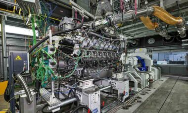 Rolls-Royce faz história ao testar o primeiro motor marítimo movido 100% a metanol. Foto: MTU Solutiosn