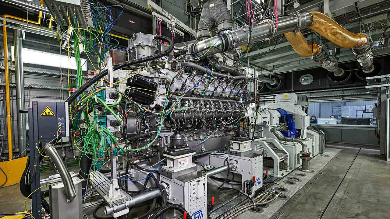 Rolls-Royce makes history by testing the world’s first 100% methanol-powered marine engine. Photo: MTU Solutions