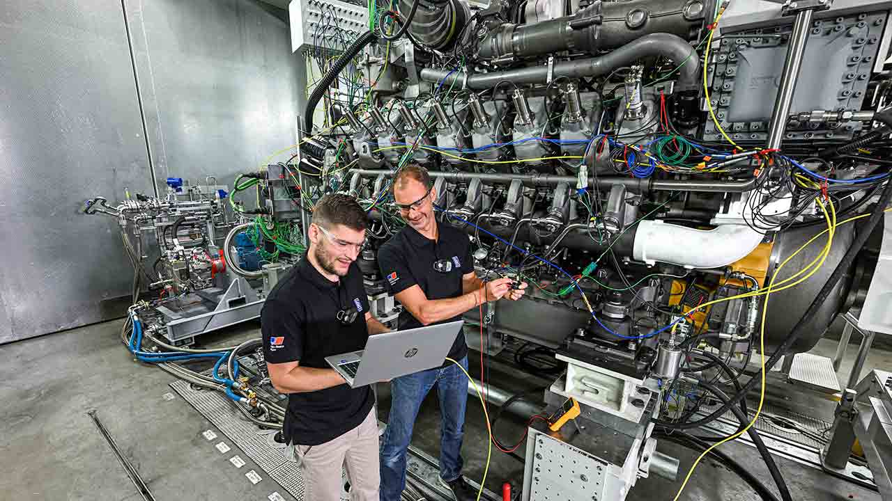 Rolls-Royce makes history by testing the world’s first 100% methanol-powered marine engine. Photo: MTU Solutions