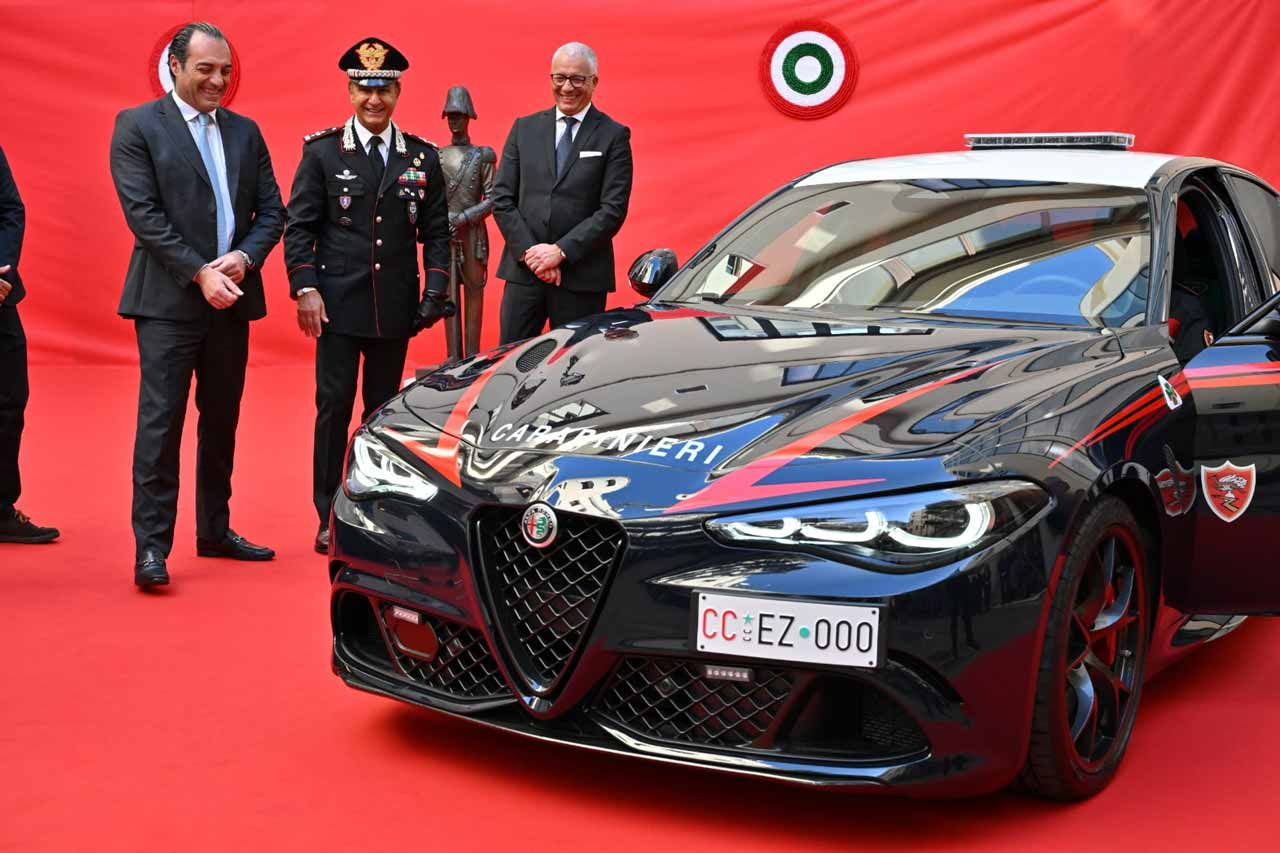 アルファロメオ・ジュリア・クアドリフォリオ. 写真: Maserati | Stellantis